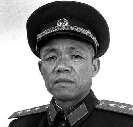 叶飞请示：是不是连美舰一起打？毛*东泽**回答：只打蒋舰，不打美舰