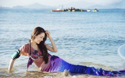 吉娜爱丽丝和女星同框,吉娜爱丽丝个人写真