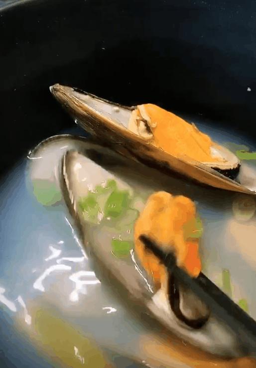 lisa和rosie秀恩爱,lisa与rosa在直播间接吻