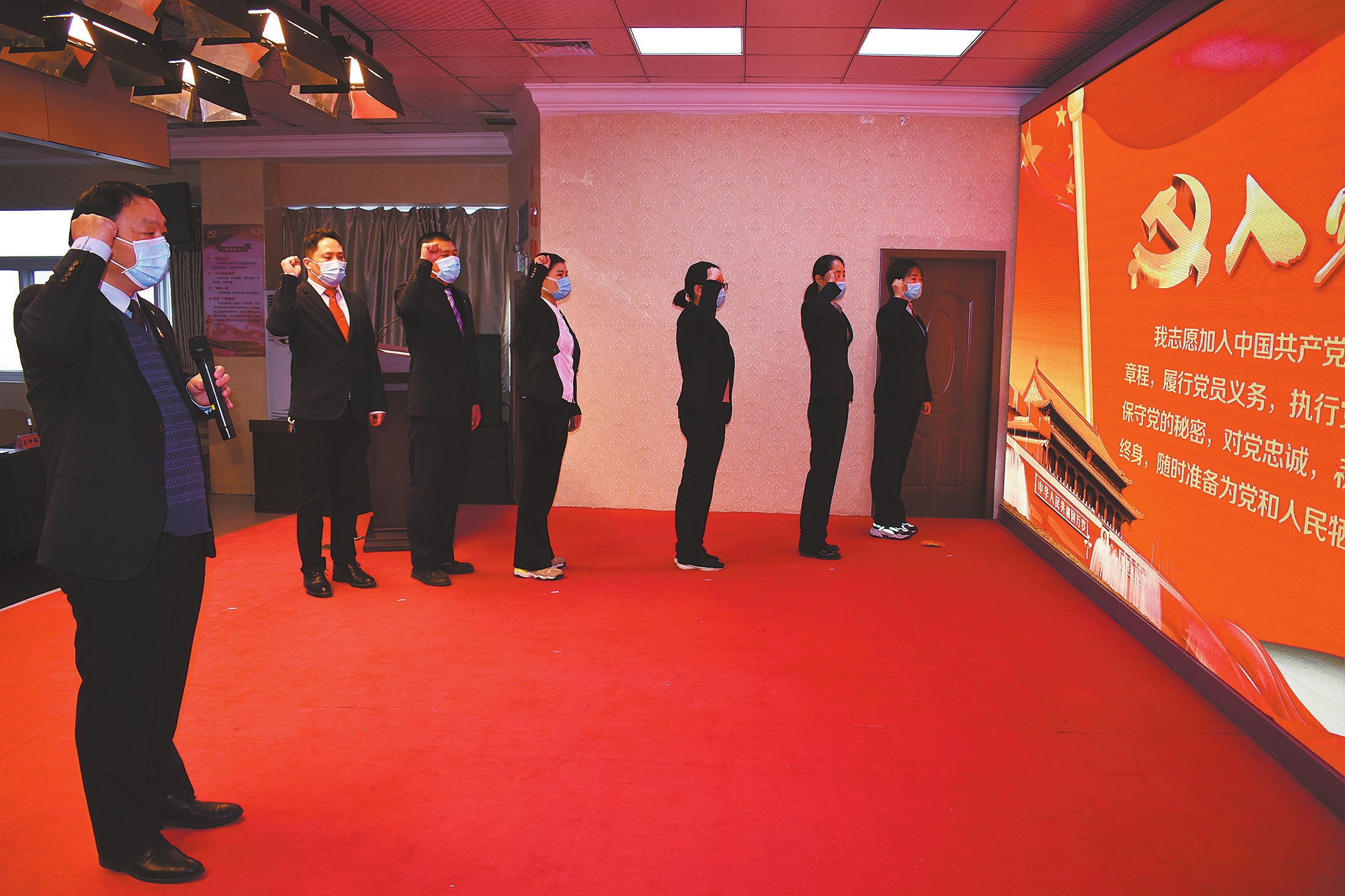 踏平坎坷成大道熬过黑暗是光明,踏平坎坷筑成大道