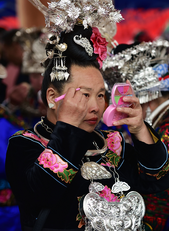 探访苗族银饰,苗族风情拨银饰