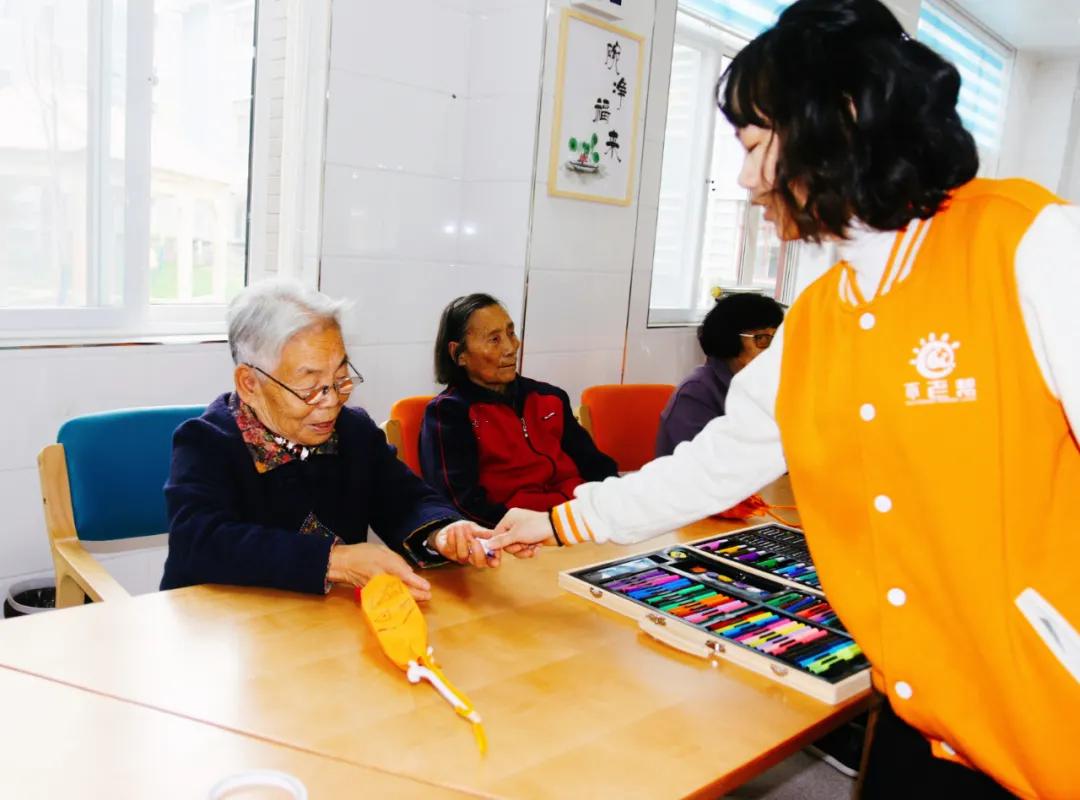 万圣节制作南瓜灯分享,万圣节南瓜灯里的糖果