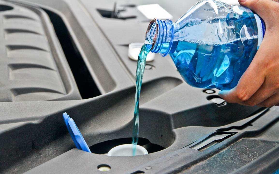 玻璃水没用完可以添加吗,玻璃水必须用完了才能加吗