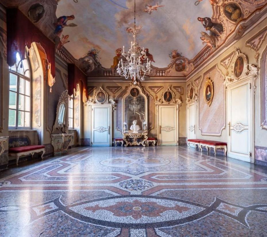 疫情期间住古堡，国外普通女大学生迅速成百万网红，获千万点赞