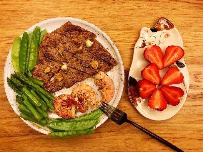 张馨予婚后做饭,张馨予化身美丽俏厨娘