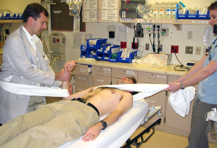 骨科脱臼恢复手法视频,肩膀脱臼骨折保守治疗