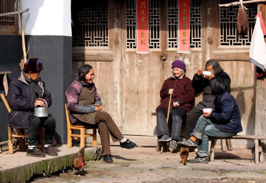 三种人不宜来家串门,无论贫与富不要去攀比