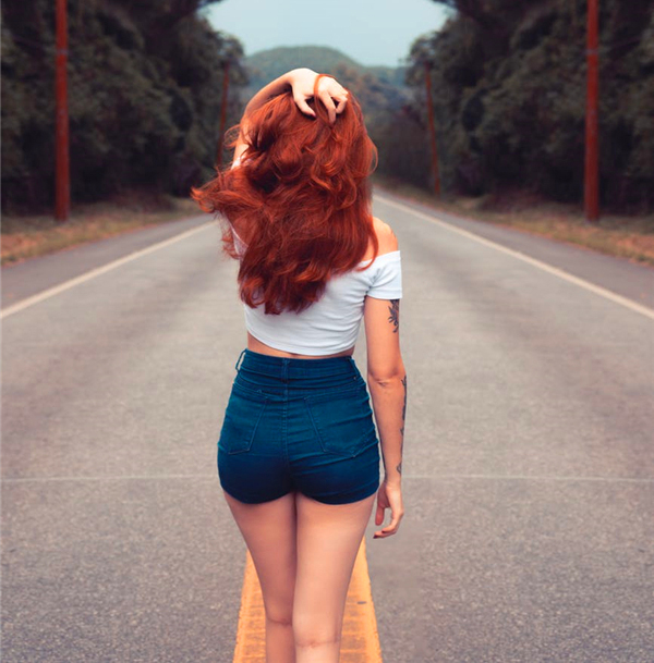 只有穷困的老姑娘才会成为笑柄,只有穷困的姑娘才会成为大家笑柄