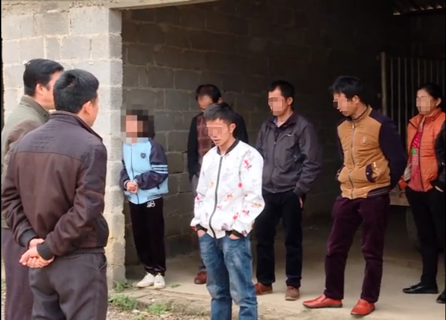 假如你小孩被人打了你该不该拦,孩子被打怎么教育对方