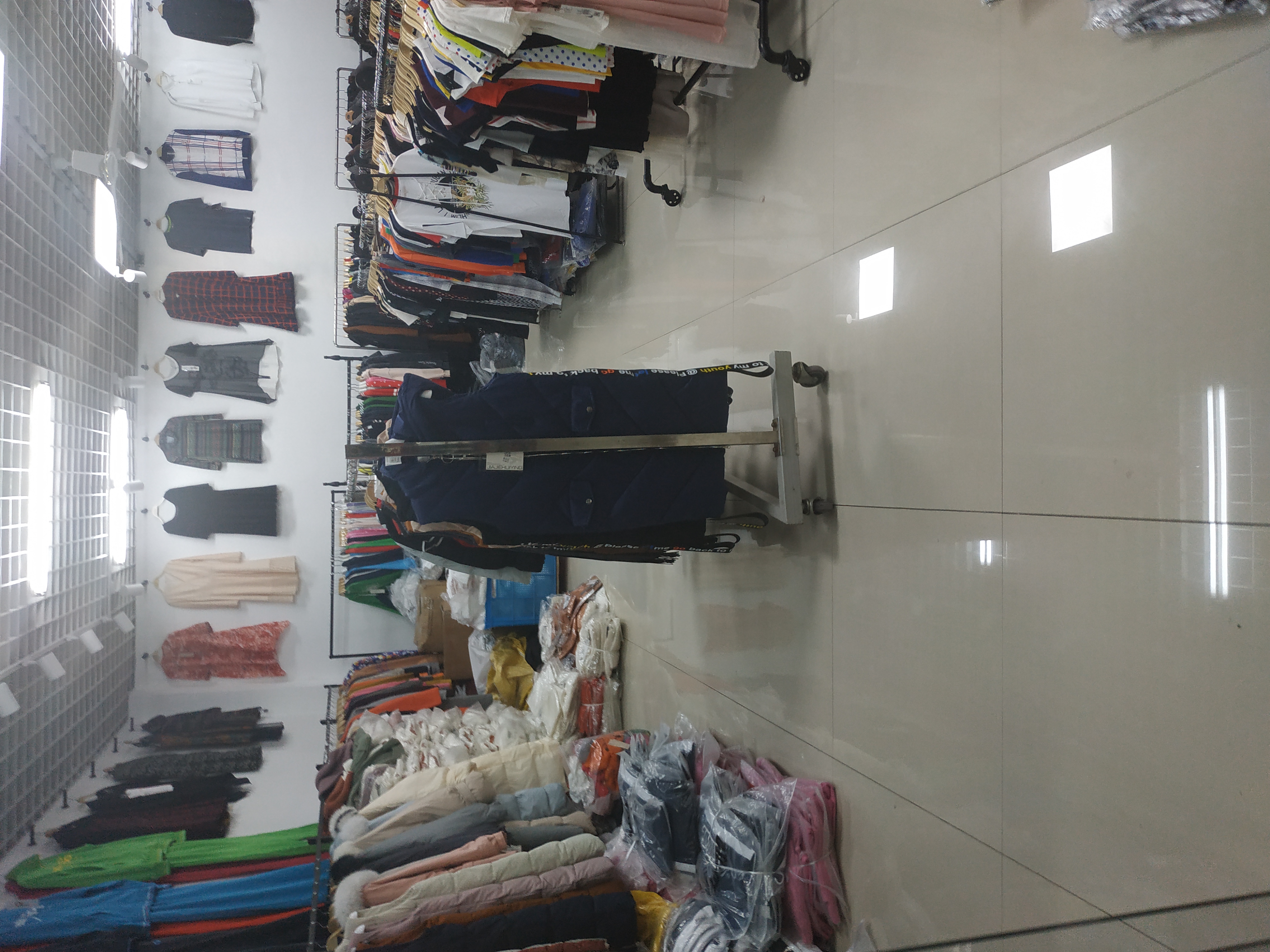 创业小白适合开服装店吗,创业开服装店的风险分析