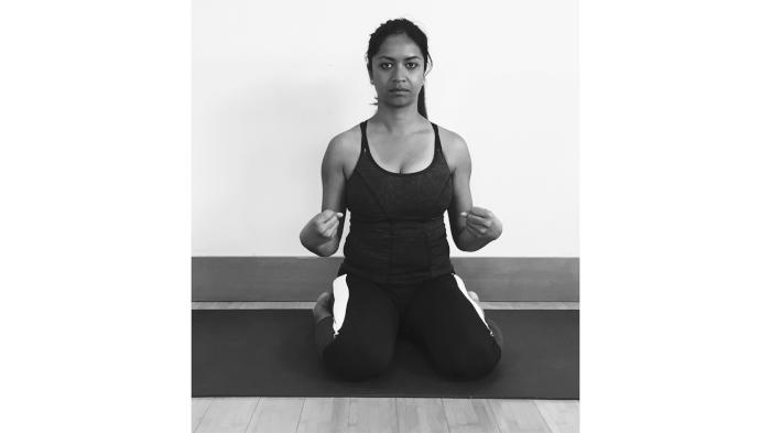 手腕疼的瑜伽康复动作,治疗腕管综合征的瑜伽动作