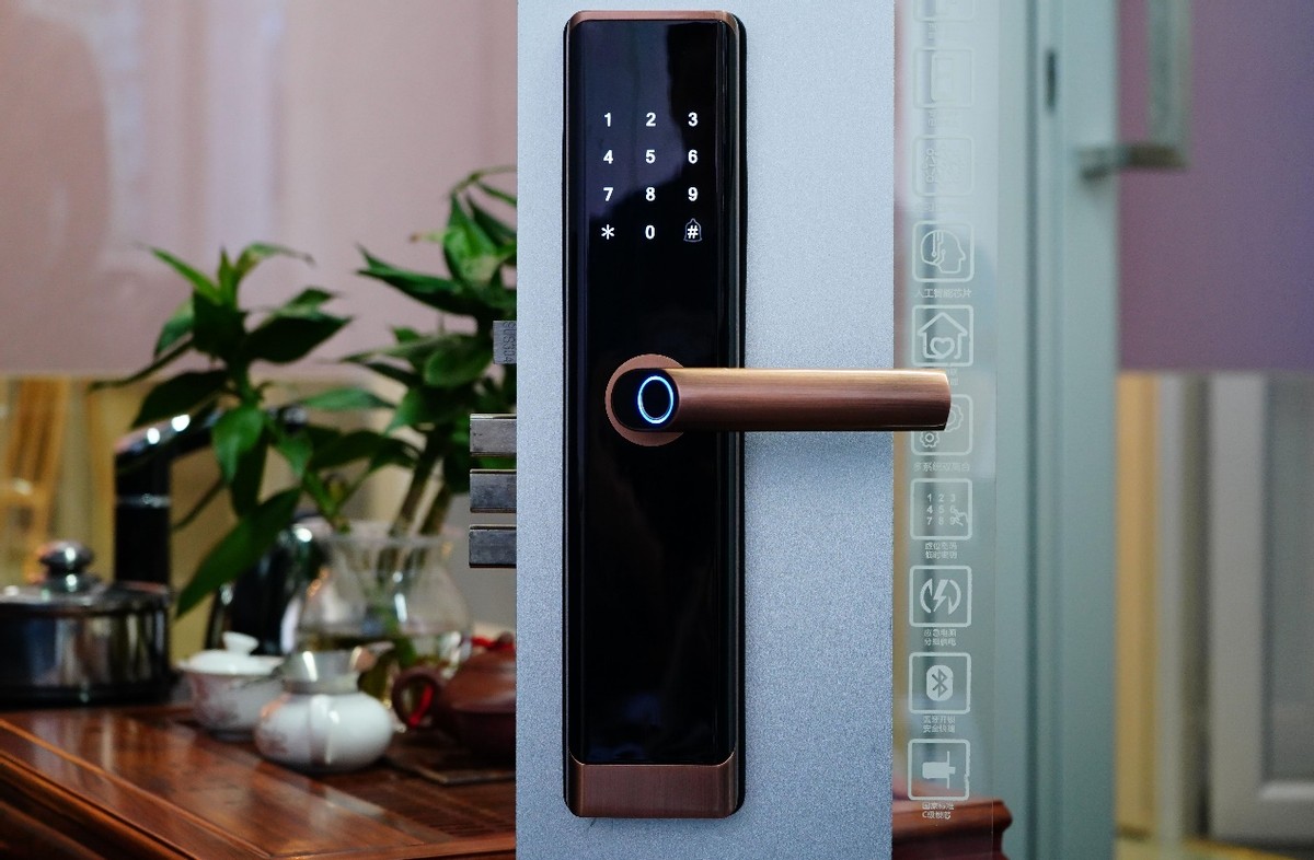 你还在纠结要不要装智能门锁,智能门锁真的比传统门锁好用吗