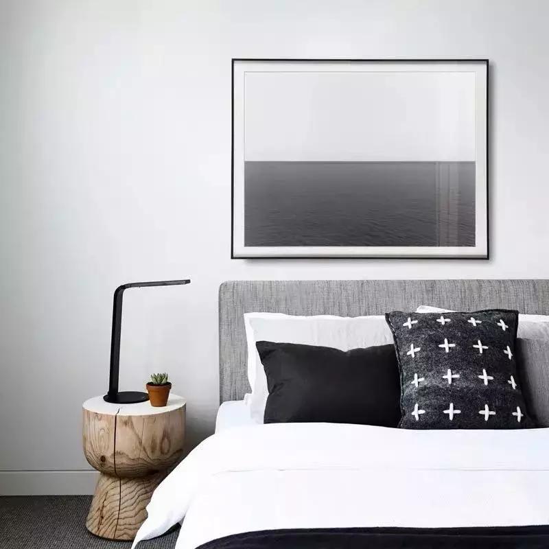 客厅里挂结婚照好不好,结婚照挂在客厅的沙发上面好吗