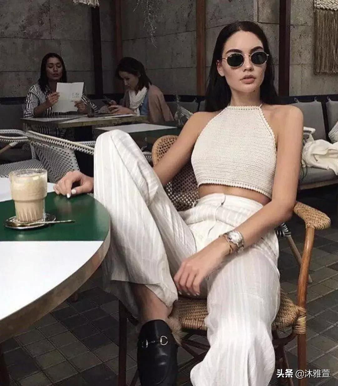 显瘦吊带直筒裤,你穿露肩吊带的样子