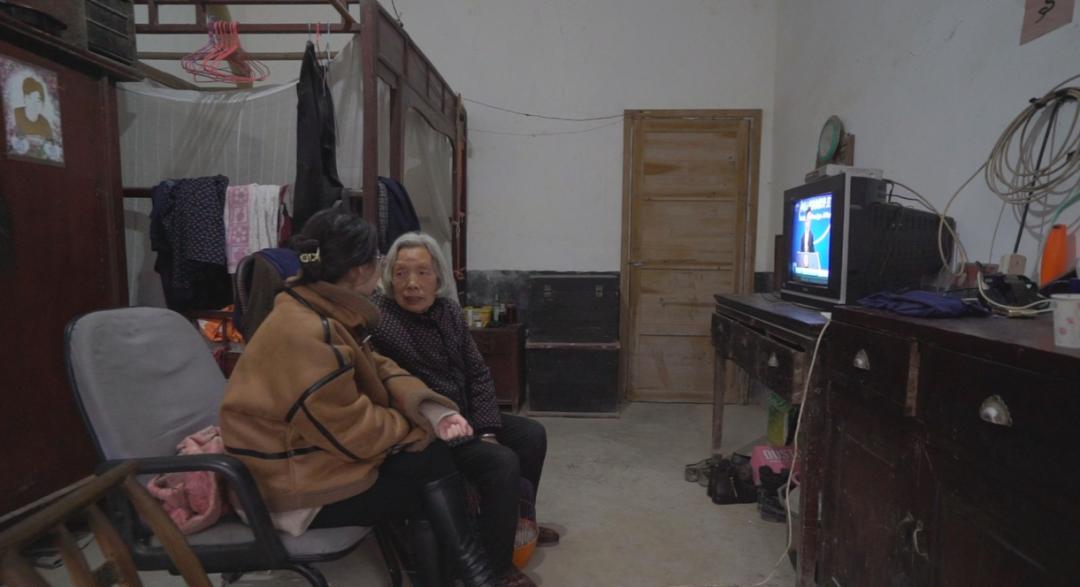 回潮天气怎么预防地板湿,墙角受潮发霉长蘑菇怎么处理