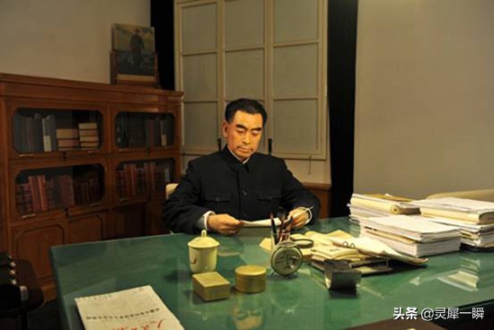 那一年，周总理和傣族人们一起欢度泼水节，却差点一*不起病**