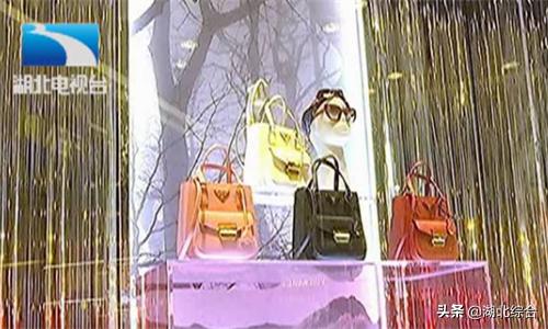 花1.7万元买名牌包，背一次内皮就起泡，海外修了3个月包不见了？