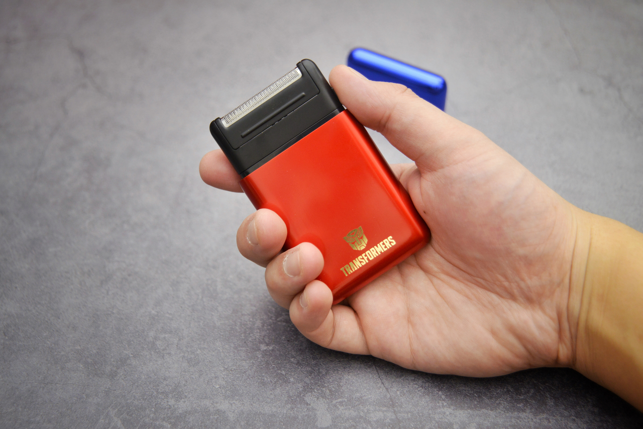 当钢丝遇到变形金刚联名款剃须刀---体验铜师傅便携剃须刀