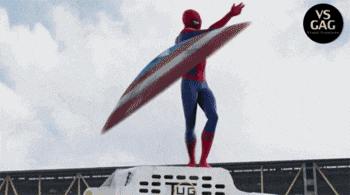 搞笑gif跟着妹子的节拍摇起来,敲锣打鼓甩头搞笑gif