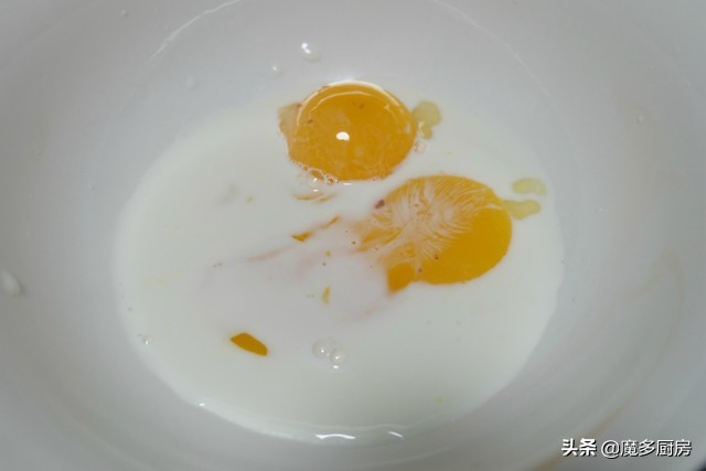 100克低筋面粉做蛋糕要放几个鸡蛋,130克低筋面粉放多少鸡蛋做蛋糕