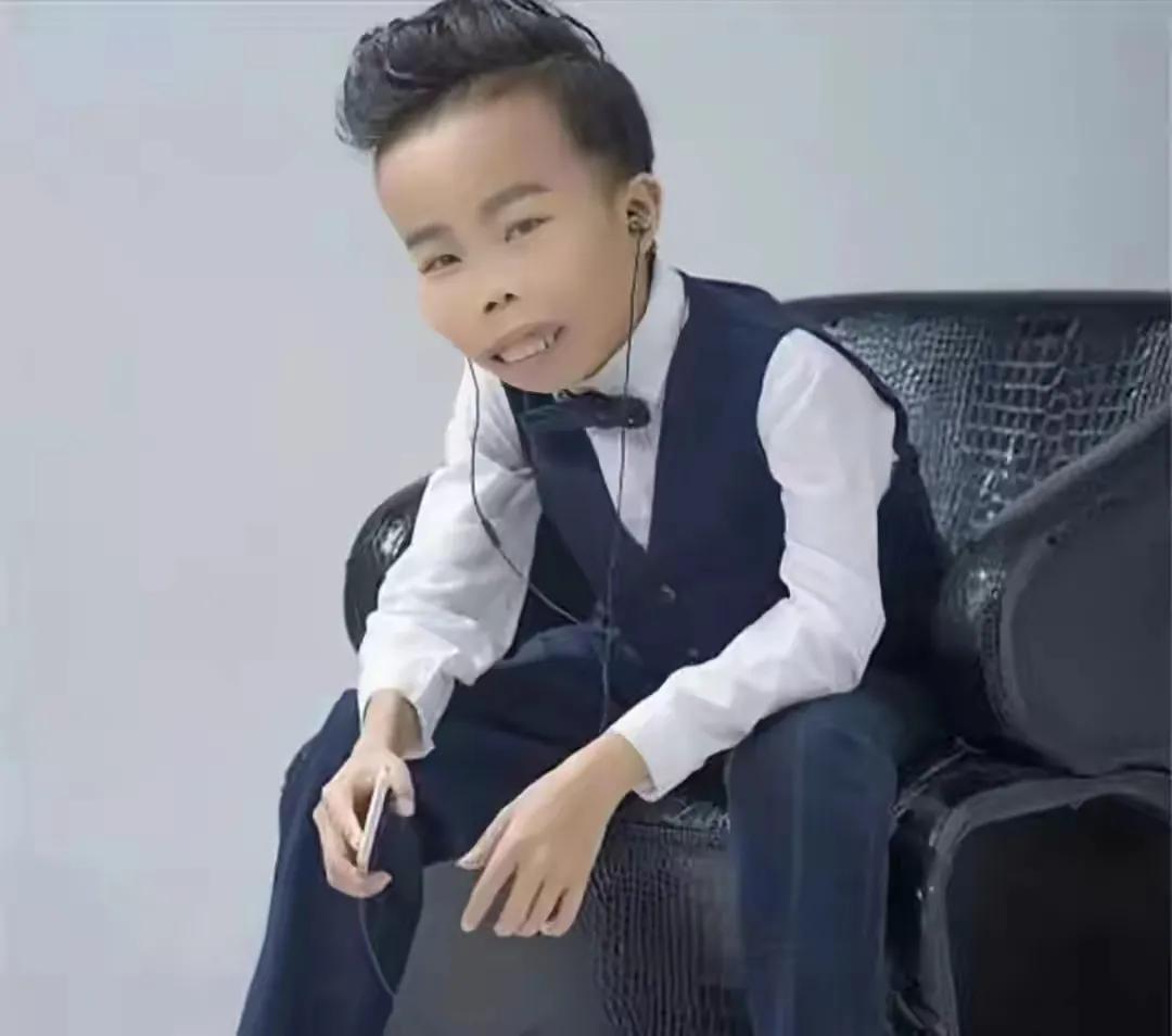 外星人陈山有女朋友吗,外星人陈山结婚了吗