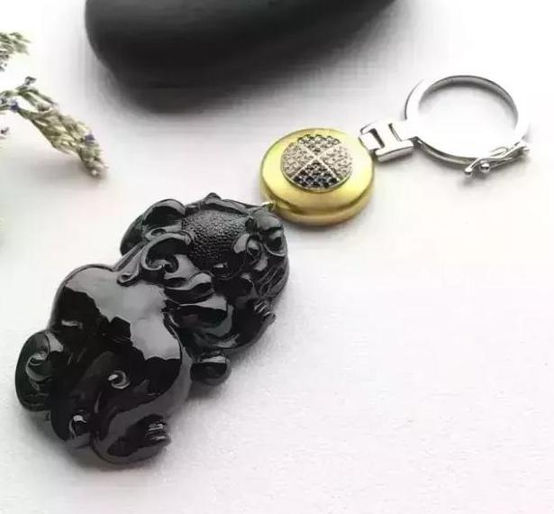 翡翠貔貅怎么戴才是正确的,翡翠貔貅的戴法有什么讲究