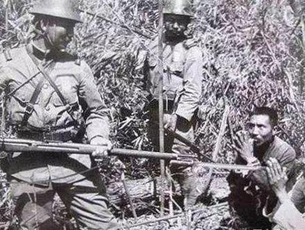 日本恶魔夫妇：妻子自杀为丈夫送行，丈夫下令*杀屠**我国三千村民