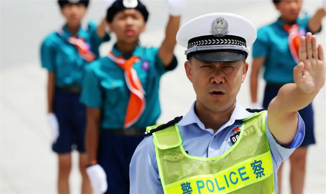 他在斗门建了一支交警队！但又不止是交警！视频太帅！