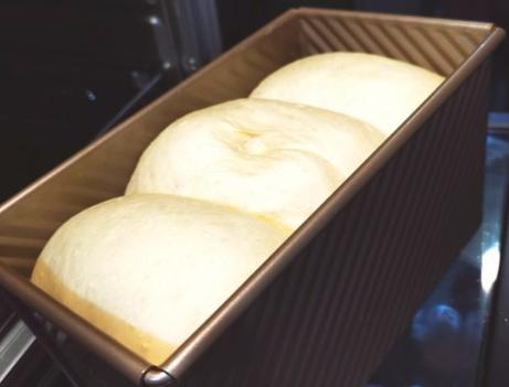 怎么用烤箱加热吐司不发硬,做出来的吐司面包发硬怎么办