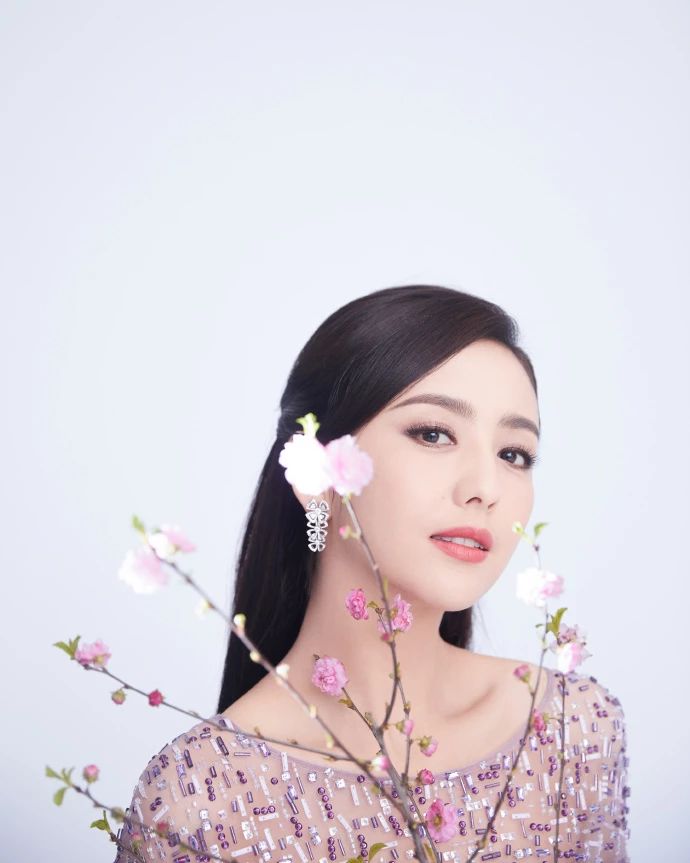 香奈儿佟丽娅同款口红,佟丽娅春节主持造型口红