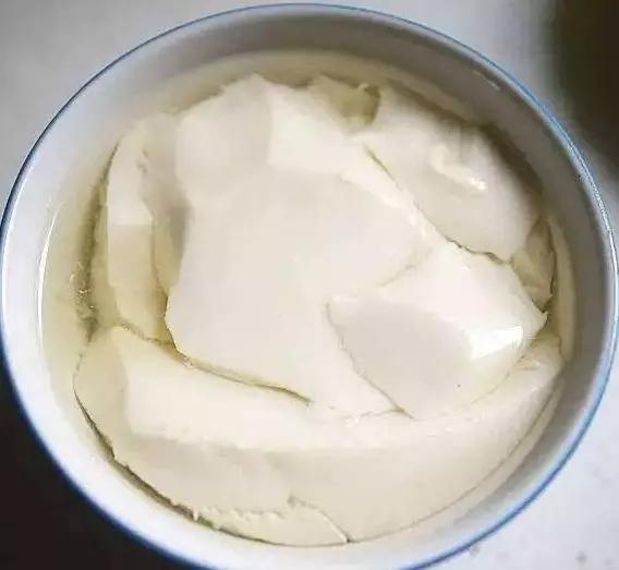 三两黄豆做豆腐脑用多少石膏,自制豆腐脑不用内酯的家常做法