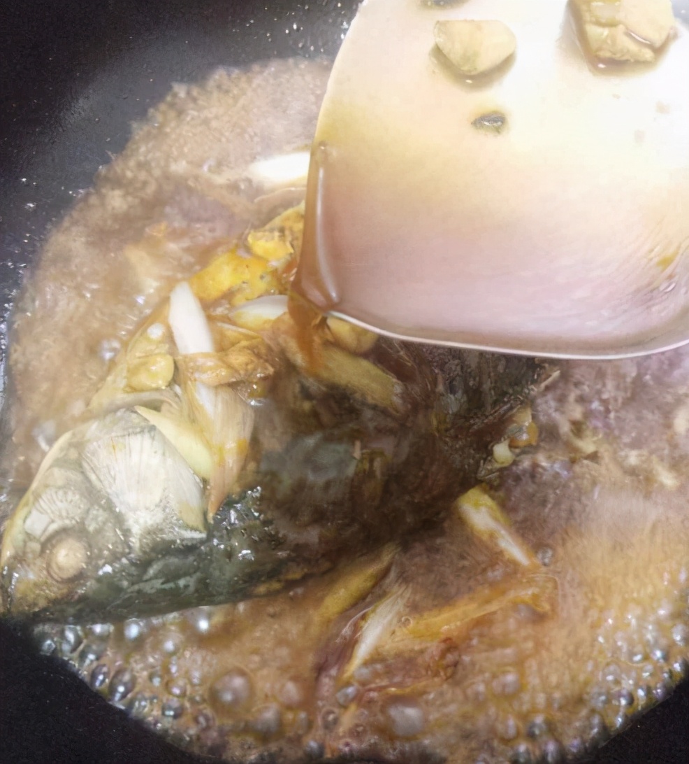 白醋和料酒炖鱼时哪个能去腥,炖鱼时只放料酒不放啤酒能去腥吗