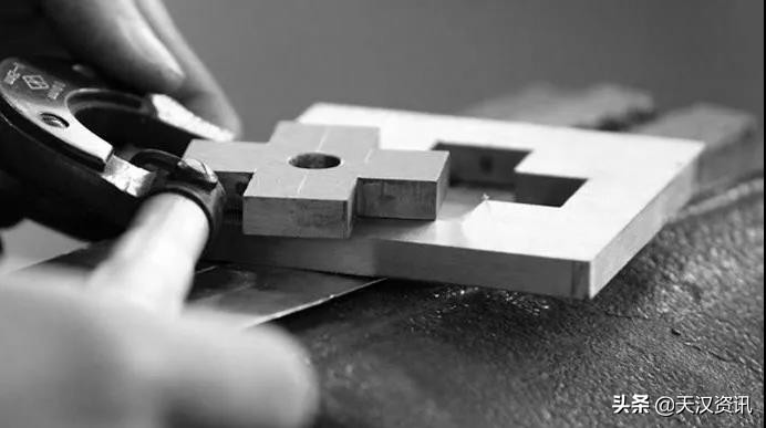 世人眼中的平民会长，也是放弃铁饭碗南下创业的冒险家