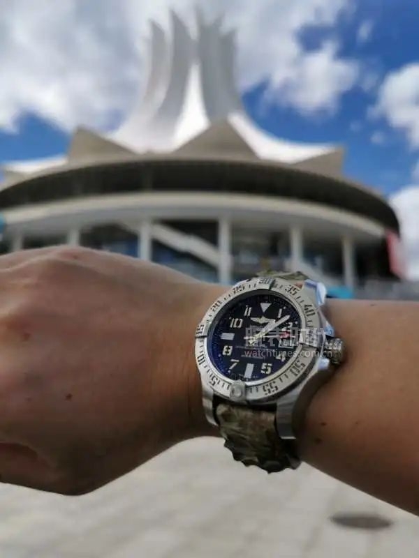 网友晒上千万的手表,网友晒1300手表