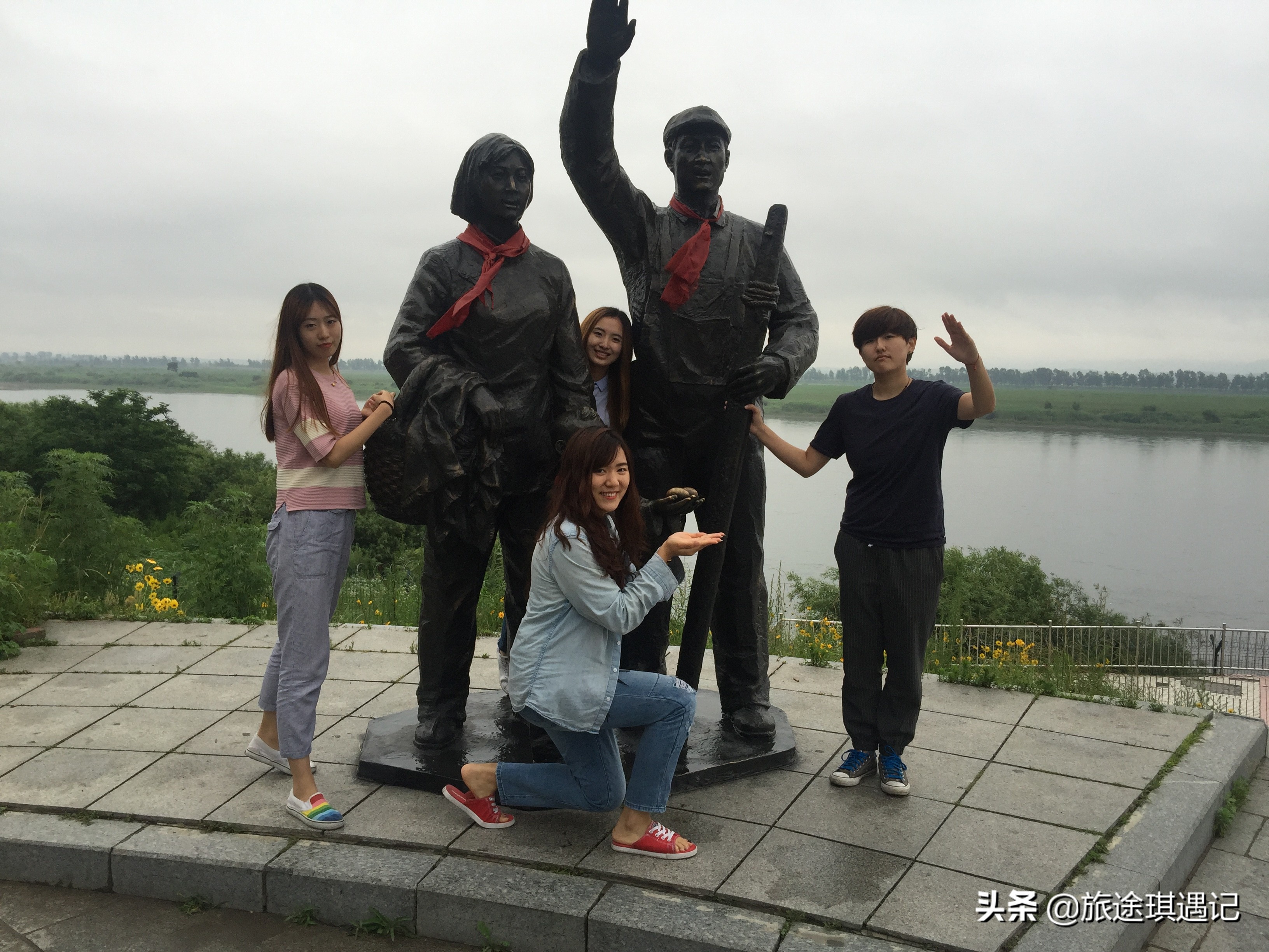 去丹东必打卡的两件事,游抗美援朝时跨过的鸭绿江,品特色黄蚬子