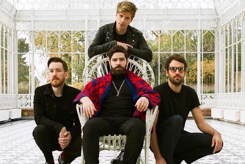 不能巡演，只能卖卖肥皂这样子才能维持生活