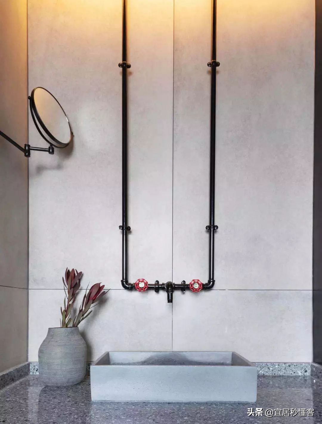 98年纹身师一人宅,酷炫工业风,家里一半面积是客厅