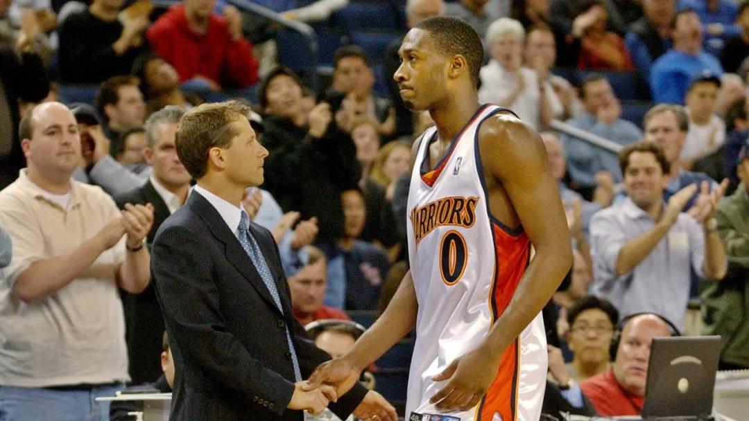 阿里纳斯震惊联盟的更衣室事件,nba更衣室阿里纳斯