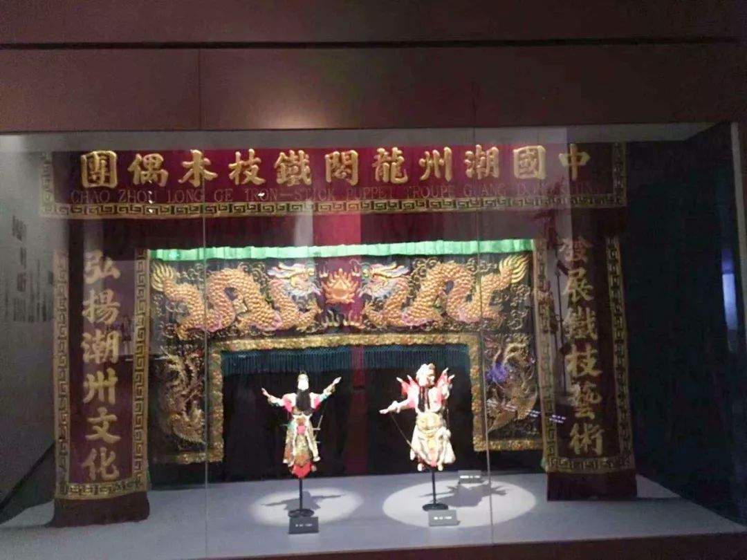 番薯汉桥夏令营进行时|书法剪纸绘画设计篮球和吃西瓜比赛