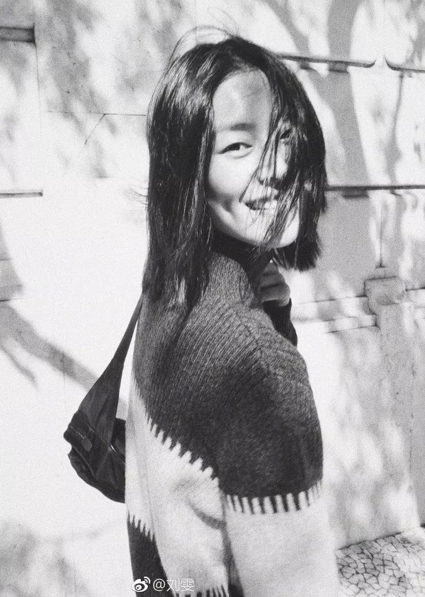 刘雯今年最流行的包,刘雯同款包时尚潮流大牌大容量