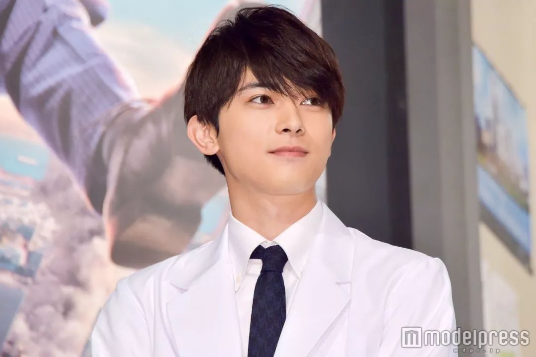 这个可盐可甜可狼的94年小鲜肉，简直就是漫画里走出来的男主角！