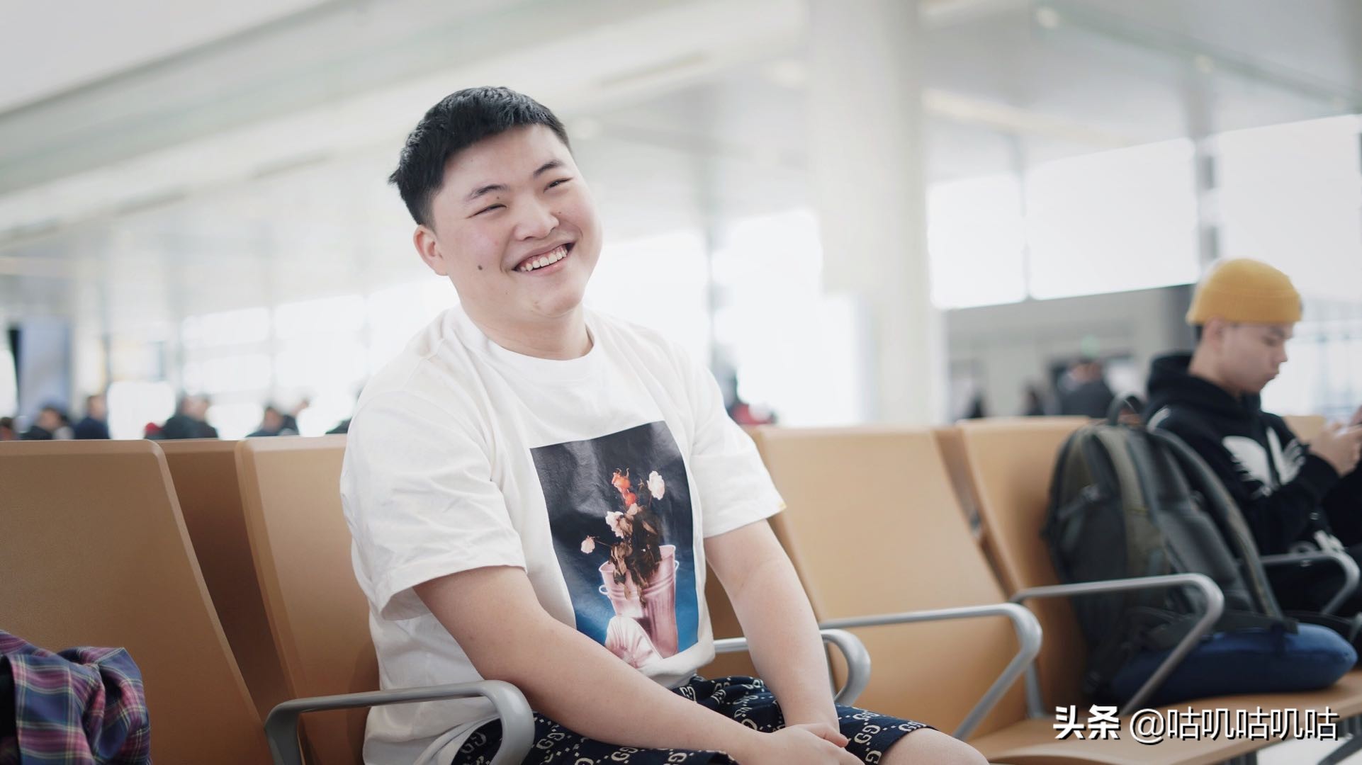 uzi玩足球和范佩西,足球与电竞直播