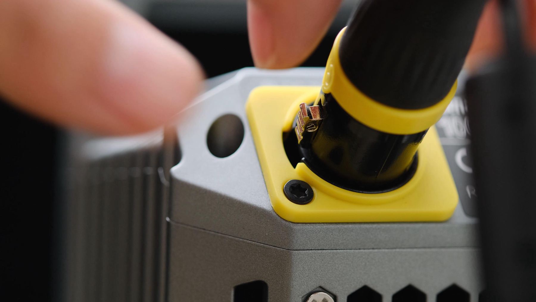 艾蒙拉100d和艾蒙拉100x,爱图仕艾蒙拉灯