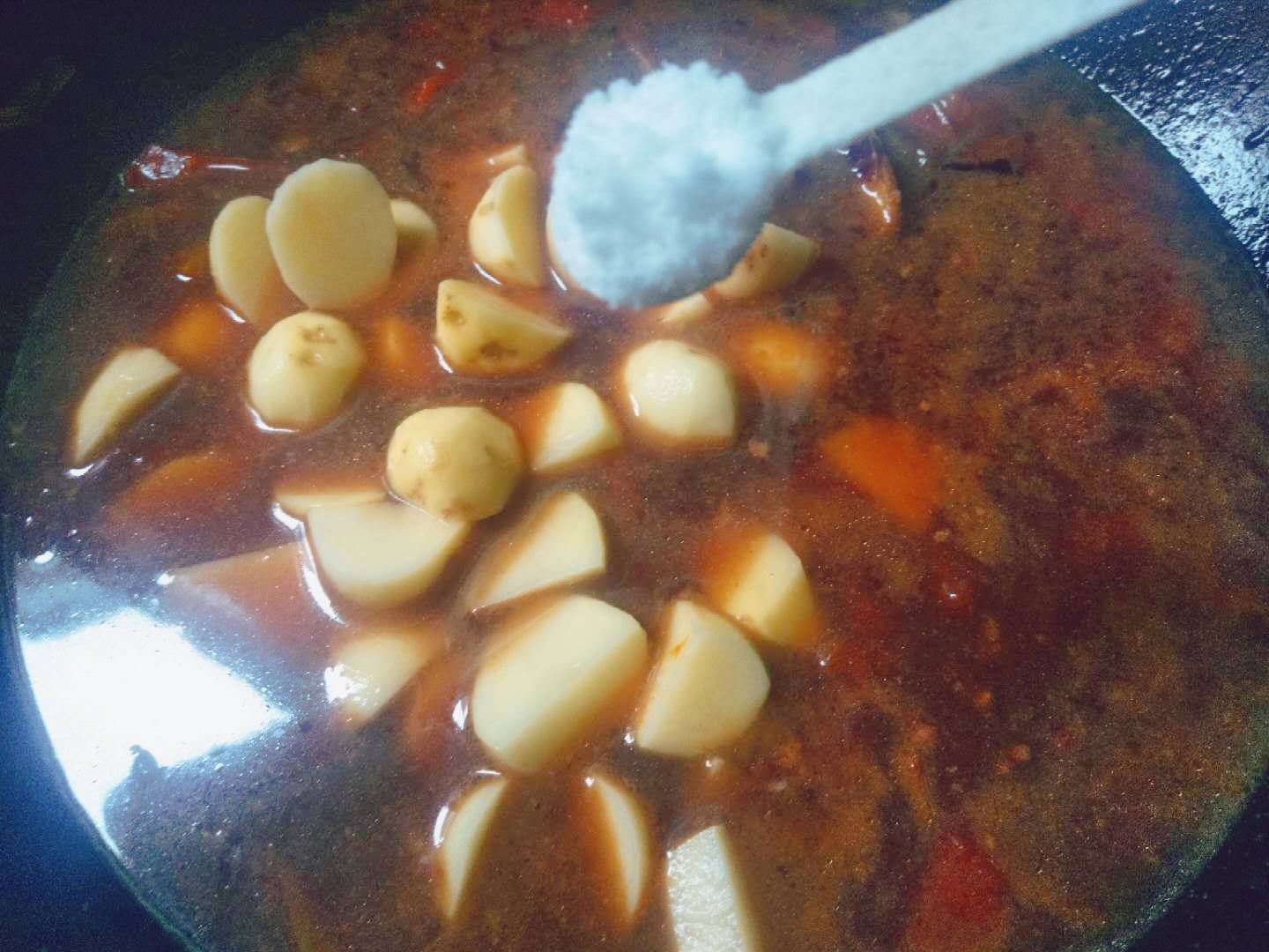 教你在家做西红柿炖牛肉开胃好吃,西红柿土豆炖牛肉汤的做法大全