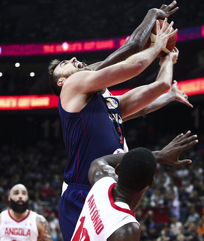 约基奇得总冠军回塞尔维亚庆祝,约基奇半场三分绝杀勇士