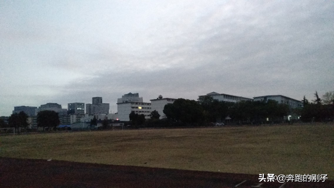 入冬第一次散步,冬训早上几点跑步开始