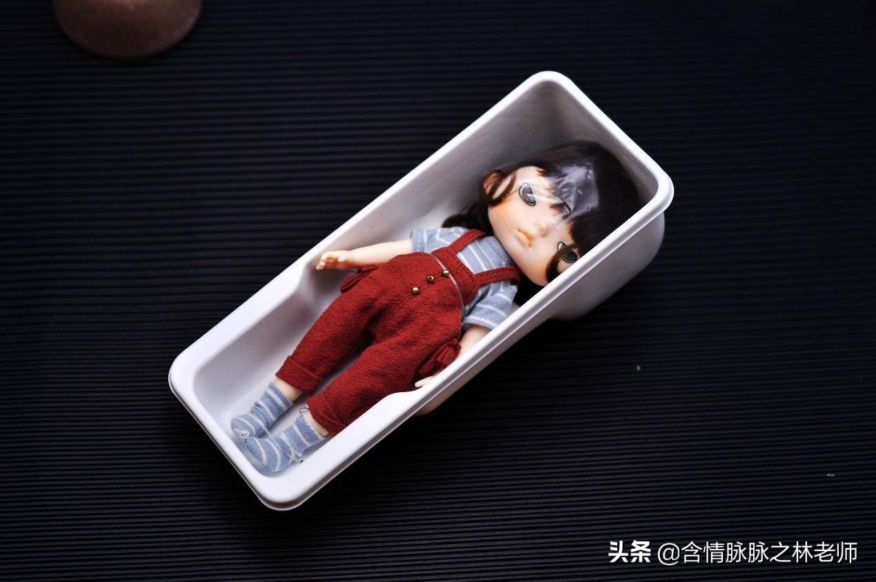 给女儿买了一个芭比娃娃,给女儿买60cm娃娃