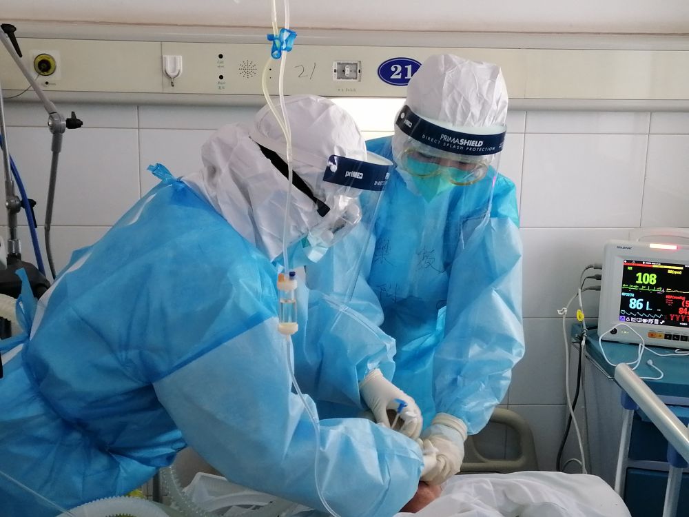 风雨无阻战胜疫情,风雨无阻的坚守在抗疫的路上