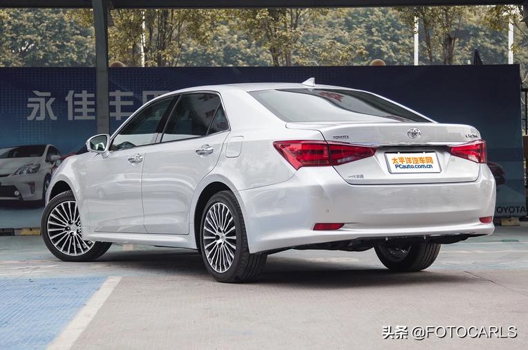 丰田皇冠2.5升四驱豪华版价格,丰田皇冠2024款最新款银色