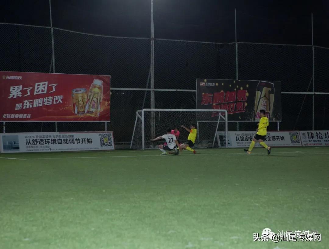 我们是冠军！宏扬.金维智能足球赛万业夺金杯